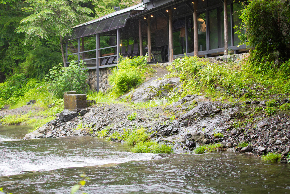 【一棟まるごとプラン】期間限定！最大7名まで同一料金でお得｜奥多摩の湧水と森に抱かれる禅サウナ