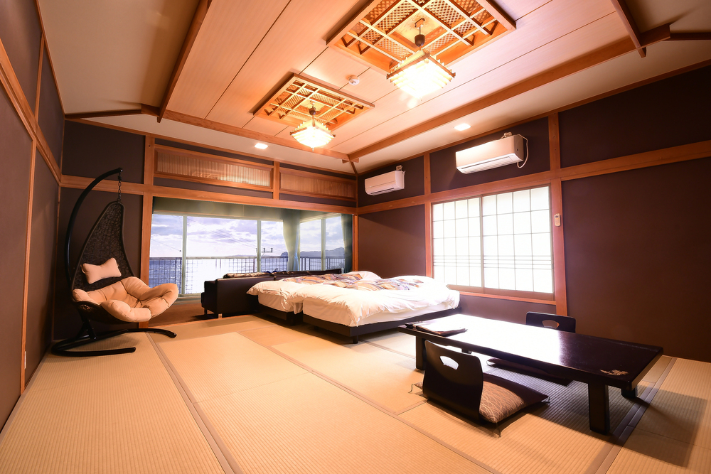 洞窟を通る離れ西館　海の見える和室15畳＋縁側6畳　Wi-Fi無料