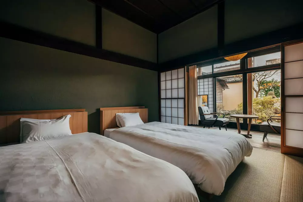 季節を映す庭を望む和室【スタンダードツイン】