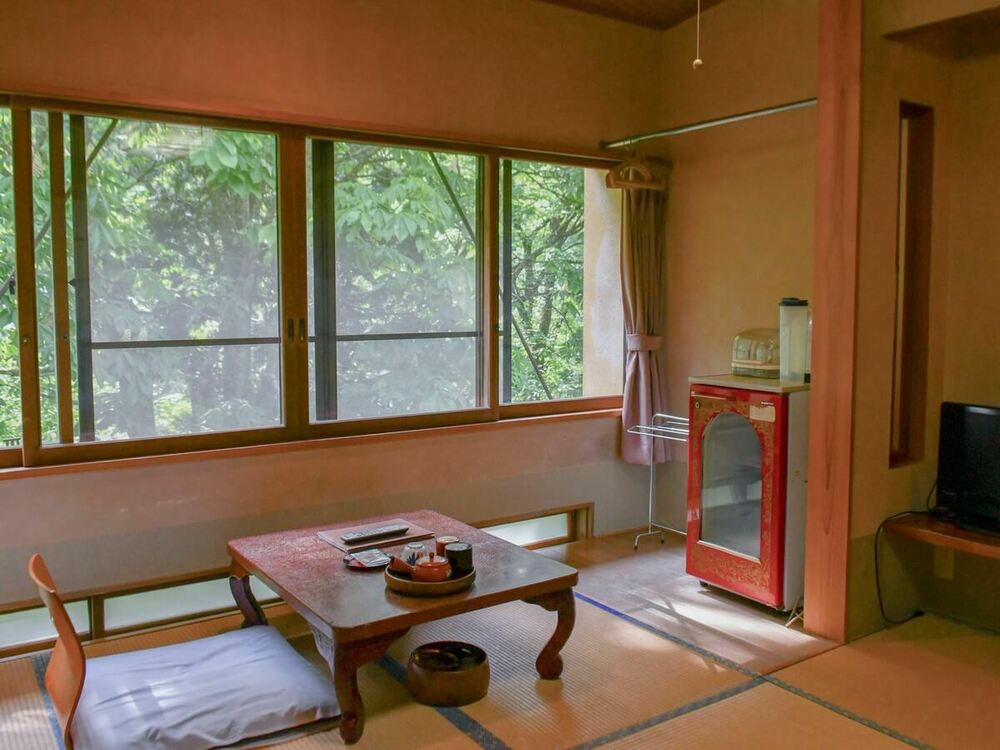 【基本6畳】渓谷ビュー和室（1～2名/トイレ付）