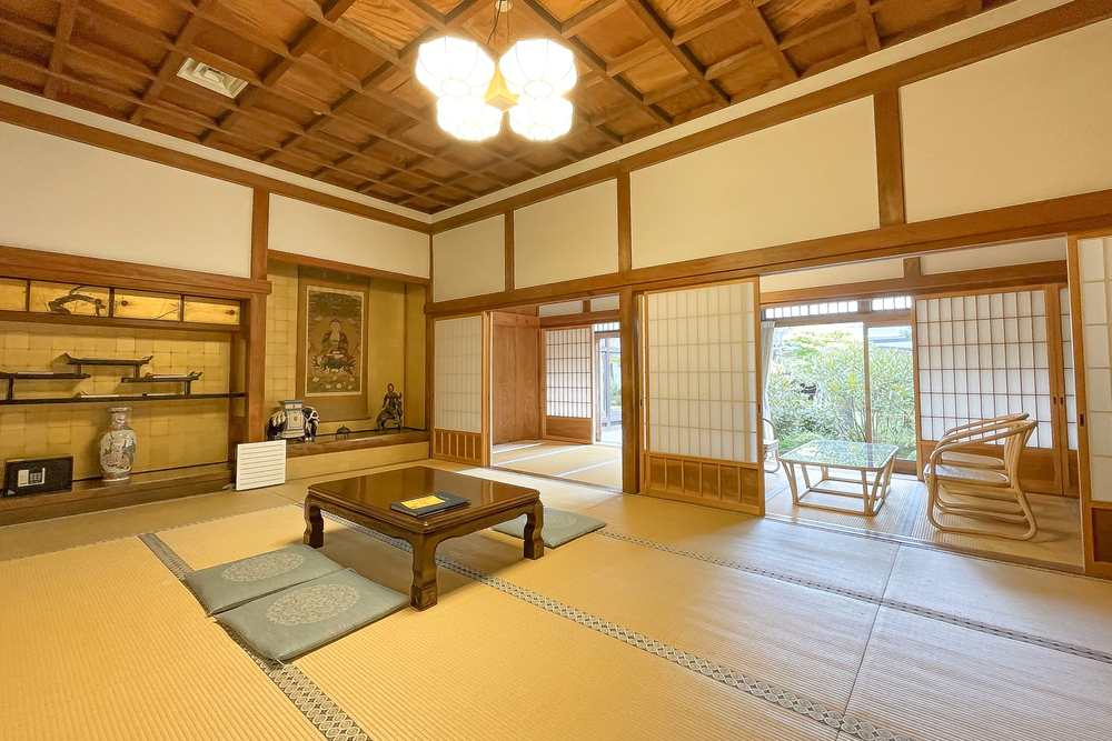 Japanese-Style Comfort Family Room with Shared Bathroom