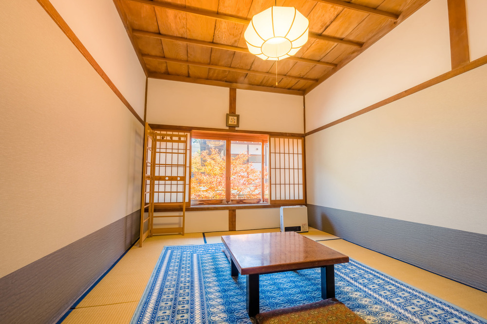 Compact Japanese-style room (6 tatami mats)