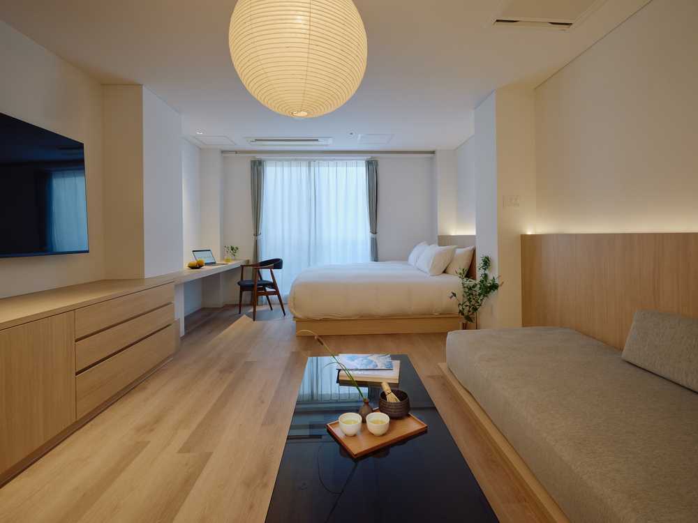 Living Suite with no bathtub