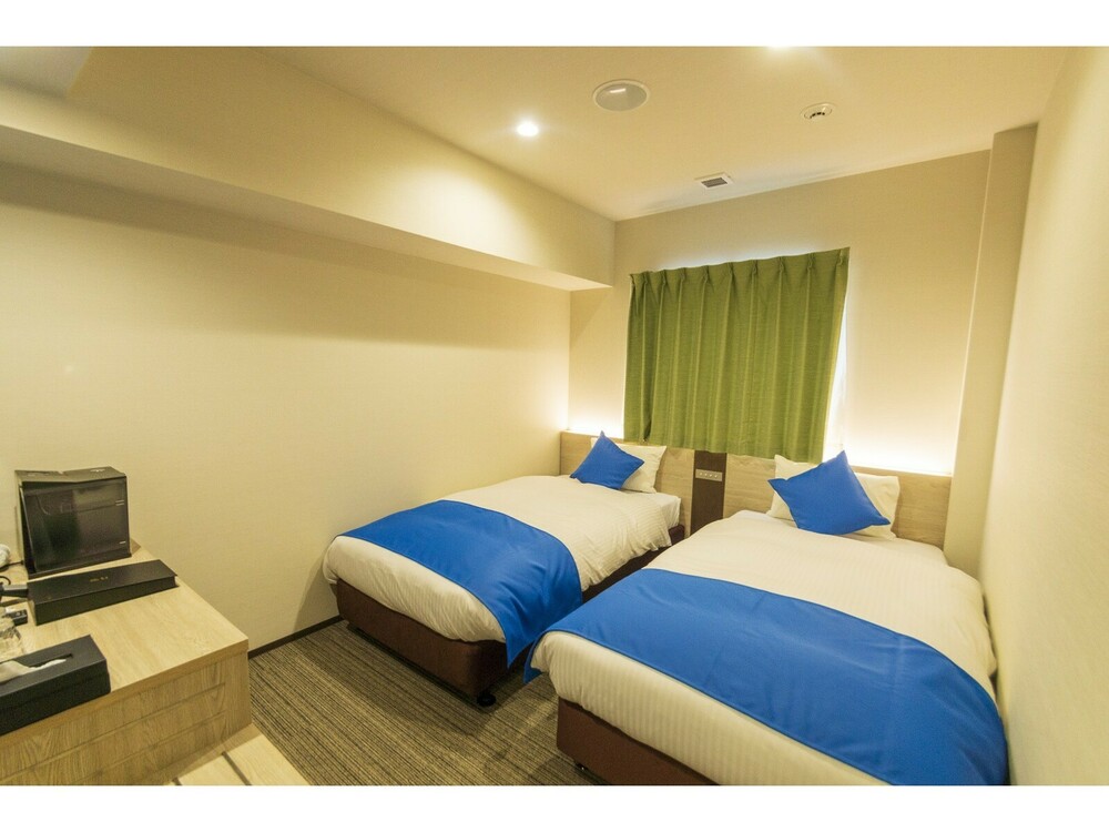 Limited to 1 twin person