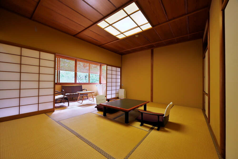 ＜千草＞和室１０畳＋次の間５畳