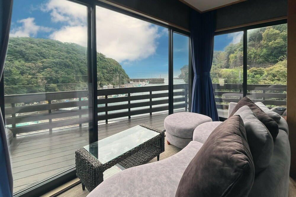 南館　海の見える特別室12畳＋縁側6畳　バス・トイレ付　Wi-Fi無料