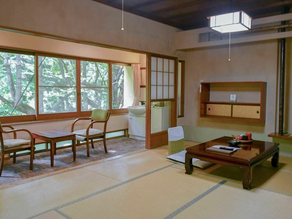 【基本12畳】渓谷ビュー広縁付き和室（2～5名/トイレ付）