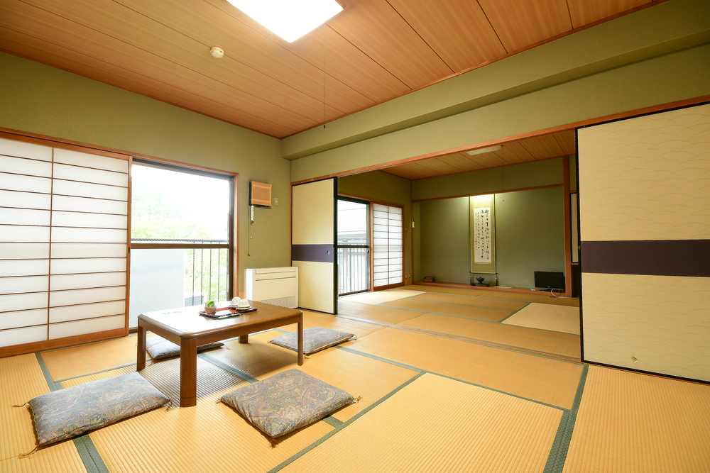 Standard Family Room with Shared Bathroom