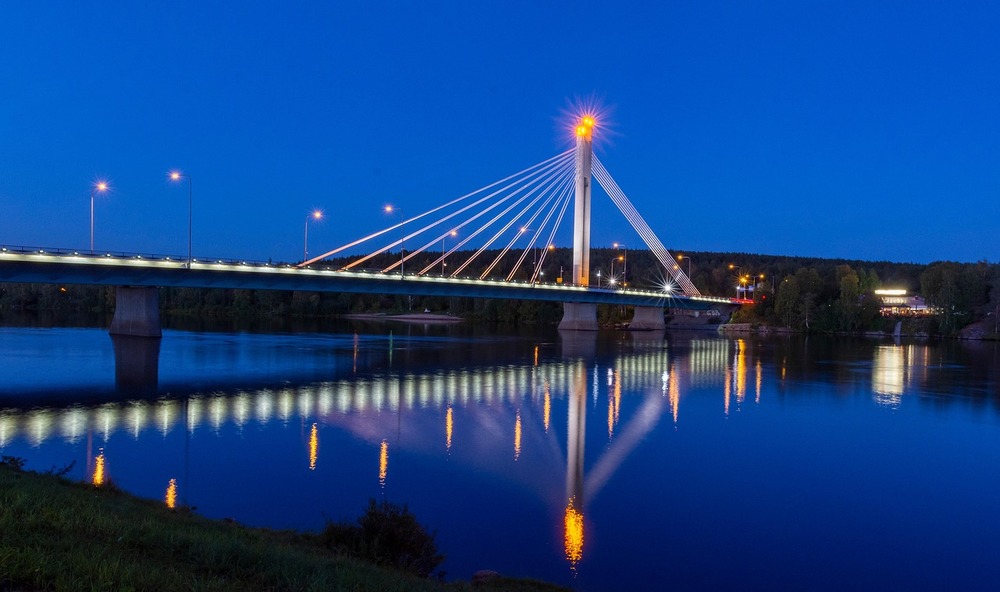 ロヴァニエミ観光のおすすめスポット木こりのろうそく橋